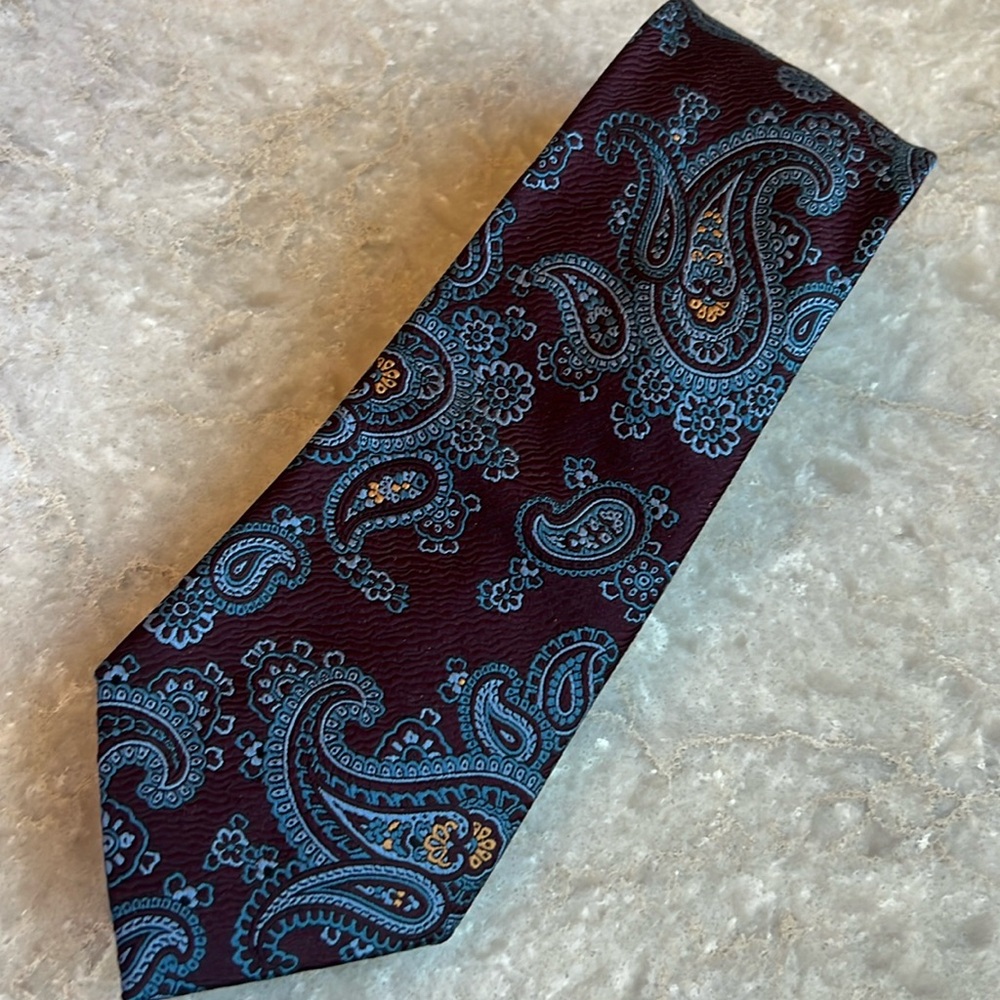 Jos A Banks signature collection silk paisley tie